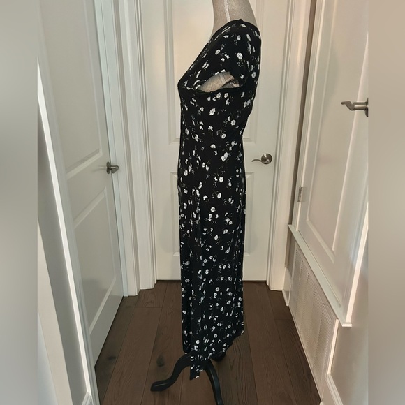 Urban Outfitters Women’s Black V Neck Floral Midi Dress. Size Medium. - Picture 7 of 13